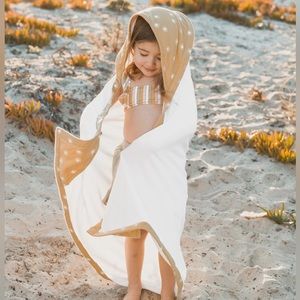Brand new Rylee + Cru suns hooded towel (1 of 2)